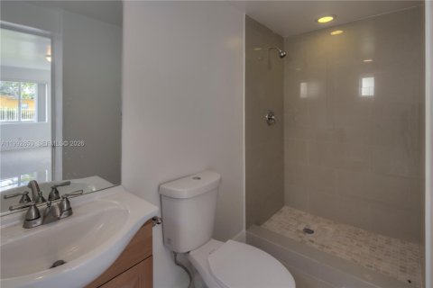 Casa en alquiler en Miami, Florida, 4 dormitorios, 109.16 m2 № 2056713 - foto 12