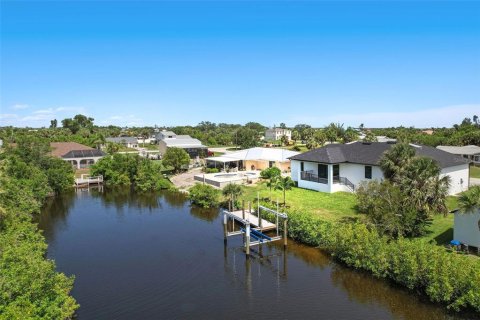 Casa en venta en Port Charlotte, Florida, 3 dormitorios, 156.26 m2 № 1790109 - foto 8