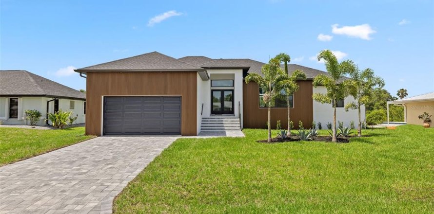 Casa en Port Charlotte, Florida 3 dormitorios, 156.26 m2 № 1790109