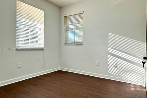 Touwnhouse à louer à Doral, Floride: 4 chambres, 211.54 m2 № 1966430 - photo 16