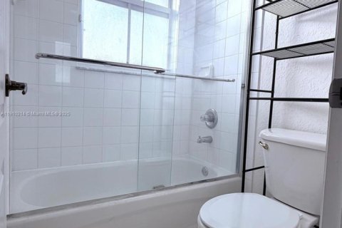 Touwnhouse à louer à Doral, Floride: 4 chambres, 211.54 m2 № 1966430 - photo 18