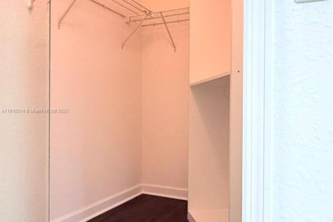 Touwnhouse à louer à Doral, Floride: 4 chambres, 211.54 m2 № 1966430 - photo 15