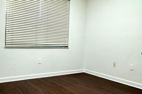 Touwnhouse à louer à Doral, Floride: 4 chambres, 211.54 m2 № 1966430 - photo 9