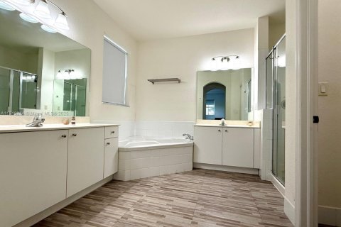 Touwnhouse à louer à Doral, Floride: 4 chambres, 211.54 m2 № 1966430 - photo 13