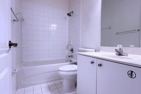 Touwnhouse à louer à Doral, Floride: 4 chambres, 211.54 m2 № 1966430 - photo 10