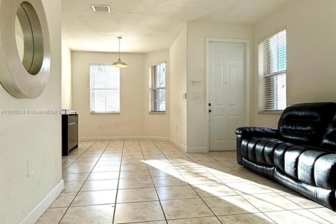 Touwnhouse à louer à Doral, Floride: 4 chambres, 211.54 m2 № 1966430 - photo 3