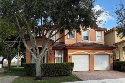 Touwnhouse à louer à Doral, Floride: 4 chambres, 211.54 m2 № 1966430 - photo 2