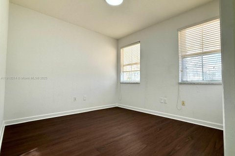 Touwnhouse à louer à Doral, Floride: 4 chambres, 211.54 m2 № 1966430 - photo 17