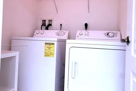 Touwnhouse à louer à Doral, Floride: 4 chambres, 211.54 m2 № 1966430 - photo 21