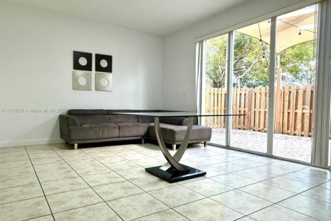 Touwnhouse à louer à Doral, Floride: 4 chambres, 211.54 m2 № 1966430 - photo 5