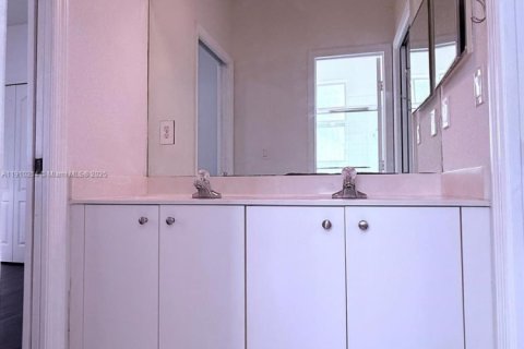 Touwnhouse à louer à Doral, Floride: 4 chambres, 211.54 m2 № 1966430 - photo 19