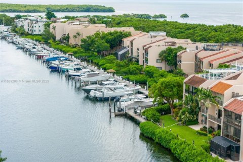 Townhouse in Palmetto Bay, Florida 4 bedrooms, 453.36 sq.m. № 1315536 - photo 27