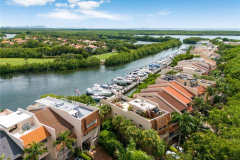Townhouse in Palmetto Bay, Florida 4 bedrooms, 453.36 sq.m. № 1315536 - photo 17