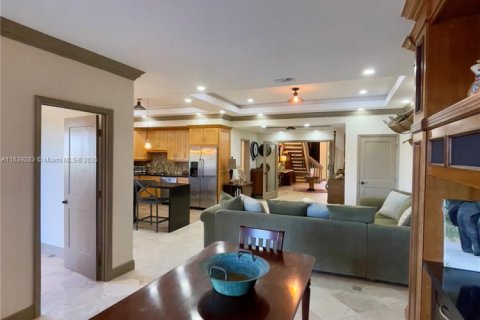 Townhouse in Palmetto Bay, Florida 4 bedrooms, 453.36 sq.m. № 1315536 - photo 14