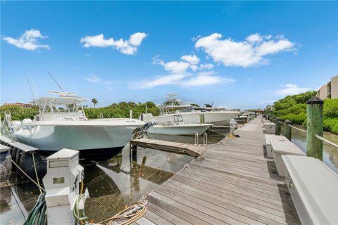 Townhouse in Palmetto Bay, Florida 4 bedrooms, 453.36 sq.m. № 1315536 - photo 24