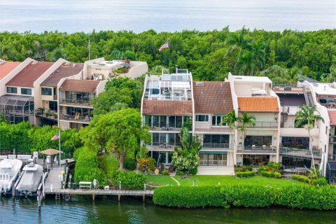 Townhouse in Palmetto Bay, Florida 4 bedrooms, 453.36 sq.m. № 1315536 - photo 25