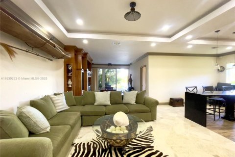 Townhouse in Palmetto Bay, Florida 4 bedrooms, 453.36 sq.m. № 1315536 - photo 16
