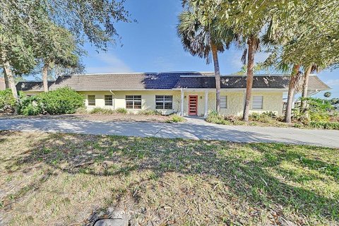 House in Crystal River, Florida 4 bedrooms, 284.28 sq.m. № 1433757 - photo 4