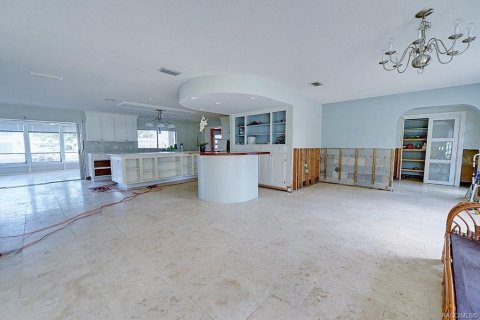 House in Crystal River, Florida 4 bedrooms, 284.28 sq.m. № 1433757 - photo 8