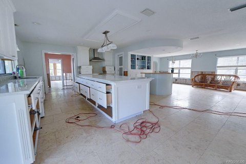 House in Crystal River, Florida 4 bedrooms, 284.28 sq.m. № 1433757 - photo 12