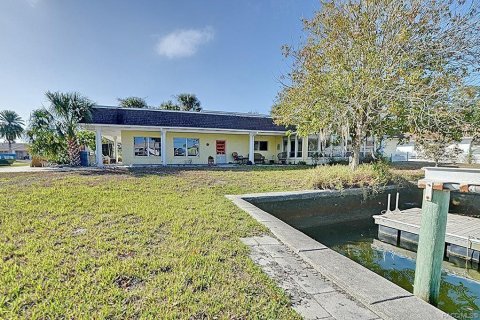 House in Crystal River, Florida 4 bedrooms, 284.28 sq.m. № 1433757 - photo 23