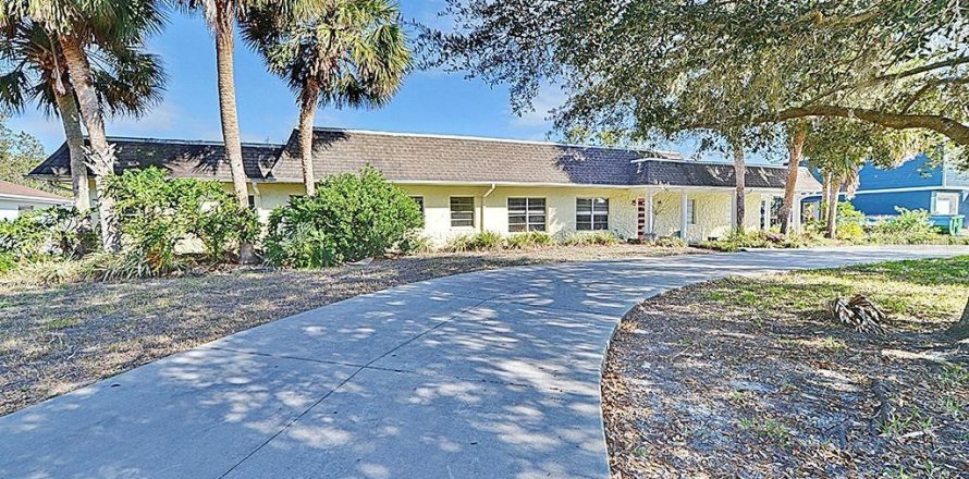 House in Crystal River, Florida 4 bedrooms, 284.28 sq.m. № 1433757