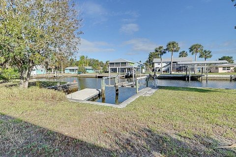 House in Crystal River, Florida 4 bedrooms, 284.28 sq.m. № 1433757 - photo 24