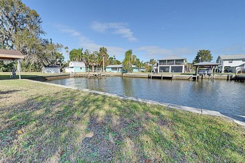 House in Crystal River, Florida 4 bedrooms, 284.28 sq.m. № 1433757 - photo 28