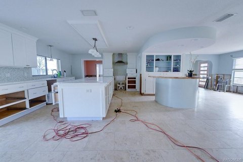House in Crystal River, Florida 4 bedrooms, 284.28 sq.m. № 1433757 - photo 11