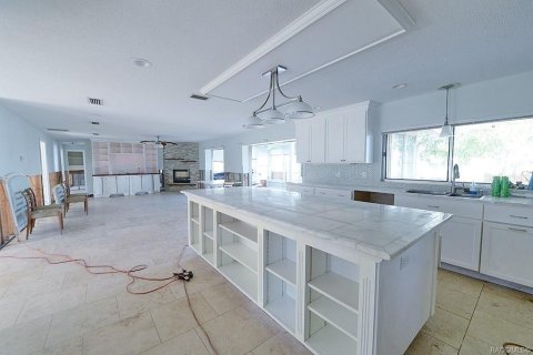 House in Crystal River, Florida 4 bedrooms, 284.28 sq.m. № 1433757 - photo 15