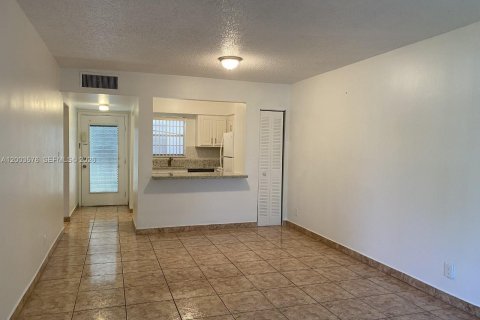 Condo in Margate, Florida, 1 bedroom  № 2069158 - photo 11