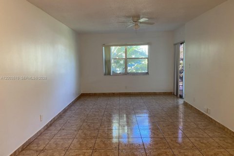 Condo in Margate, Florida, 1 bedroom  № 2069158 - photo 5