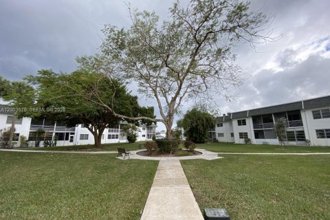 Condo in Margate, Florida, 1 bedroom  № 2069158 - photo 13