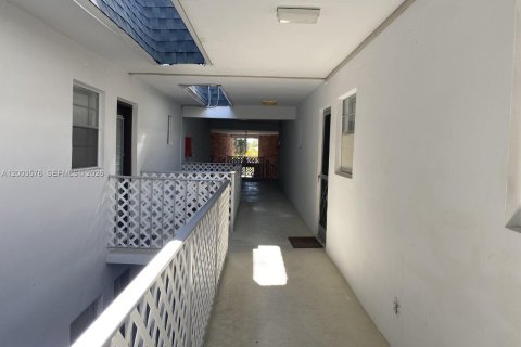 Condo in Margate, Florida, 1 bedroom  № 2069158 - photo 12