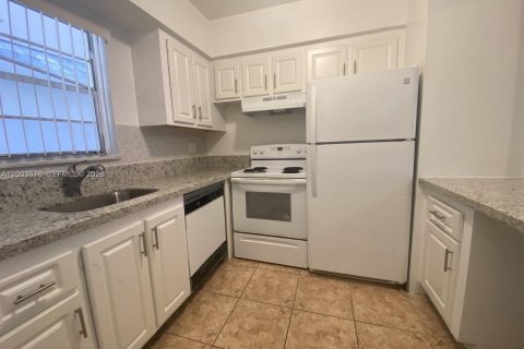 Condo in Margate, Florida, 1 bedroom  № 2069158 - photo 3