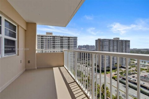 Copropriété à vendre à Hallandale Beach, Floride: 3 chambres, 165.37 m2 № 2023627 - photo 5