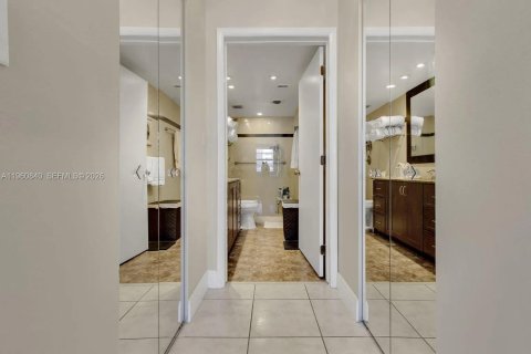 Copropriété à vendre à Hallandale Beach, Floride: 3 chambres, 165.37 m2 № 2023627 - photo 14