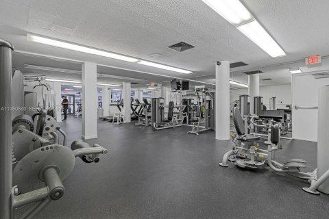 Copropriété à vendre à Hallandale Beach, Floride: 3 chambres, 165.37 m2 № 2023627 - photo 27