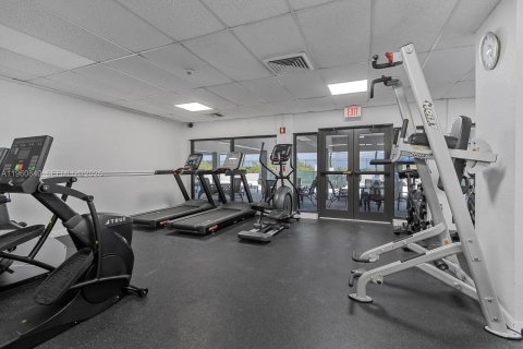 Copropriété à vendre à Hallandale Beach, Floride: 3 chambres, 165.37 m2 № 2023627 - photo 25
