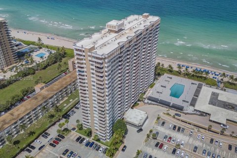 Copropriété à vendre à Hallandale Beach, Floride: 3 chambres, 165.37 m2 № 2023627 - photo 3