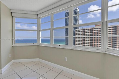 Copropriété à vendre à Hallandale Beach, Floride: 3 chambres, 165.37 m2 № 2023627 - photo 2