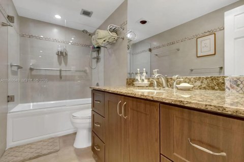 Copropriété à vendre à Hallandale Beach, Floride: 3 chambres, 165.37 m2 № 2023627 - photo 17