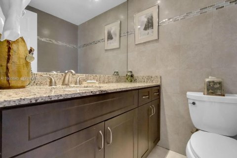 Copropriété à vendre à Hallandale Beach, Floride: 3 chambres, 165.37 m2 № 2023627 - photo 11