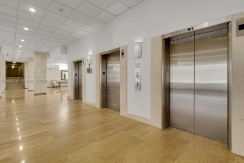 Copropriété à vendre à Hallandale Beach, Floride: 3 chambres, 165.37 m2 № 2023627 - photo 20