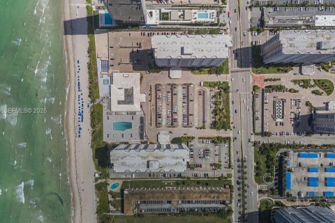 Copropriété à vendre à Hallandale Beach, Floride: 3 chambres, 165.37 m2 № 2023627 - photo 28