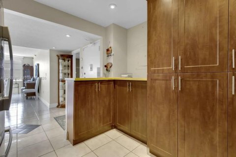 Copropriété à vendre à Hallandale Beach, Floride: 3 chambres, 165.37 m2 № 2023627 - photo 9