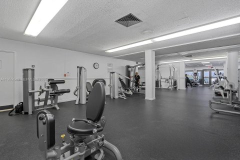 Copropriété à vendre à Hallandale Beach, Floride: 3 chambres, 165.37 m2 № 2023627 - photo 26