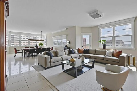 Condo à Hallandale Beach, Floride, 3 chambres  № 2023627