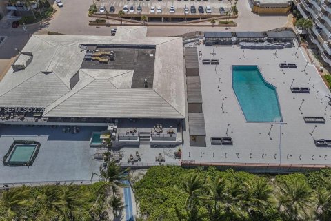 Copropriété à vendre à Hallandale Beach, Floride: 3 chambres, 165.37 m2 № 2023627 - photo 30