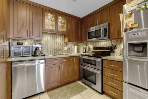 Copropriété à vendre à Hallandale Beach, Floride: 3 chambres, 165.37 m2 № 2023627 - photo 7